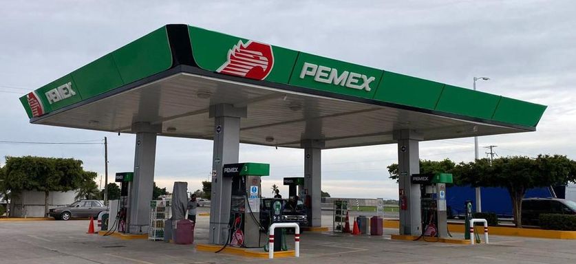fotografía de gasolinera